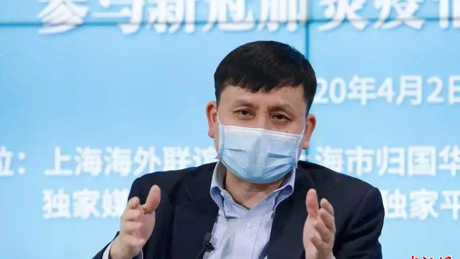 张文宏引领抗疫前沿，传递科学声音，率先发布最新消息